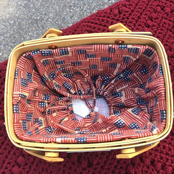 2002 Bee Basket - Picture 2 of 4